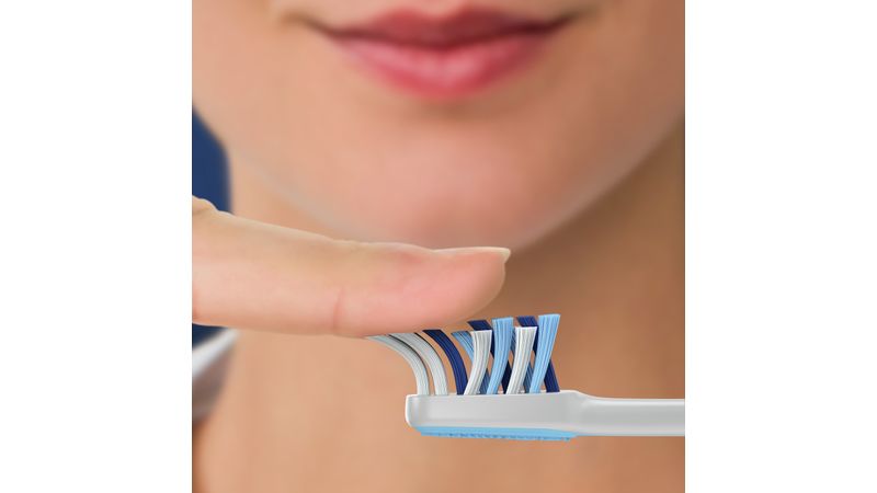 Cepillo Dental Oral-B 7 Beneficios Compact x 2 un