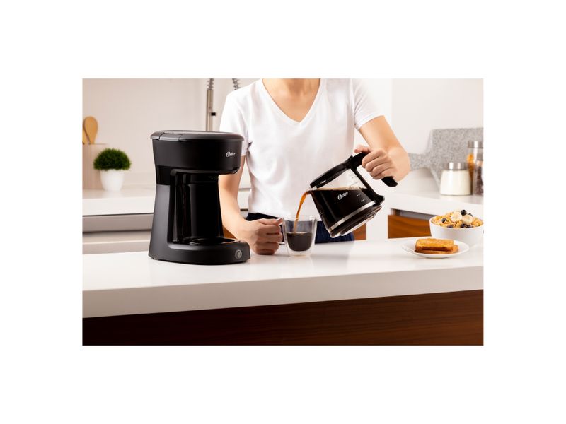 Coffe-Maker-Oster-12-tazas-color-Negro-Modelo-BVSTDCS12B-4-6650