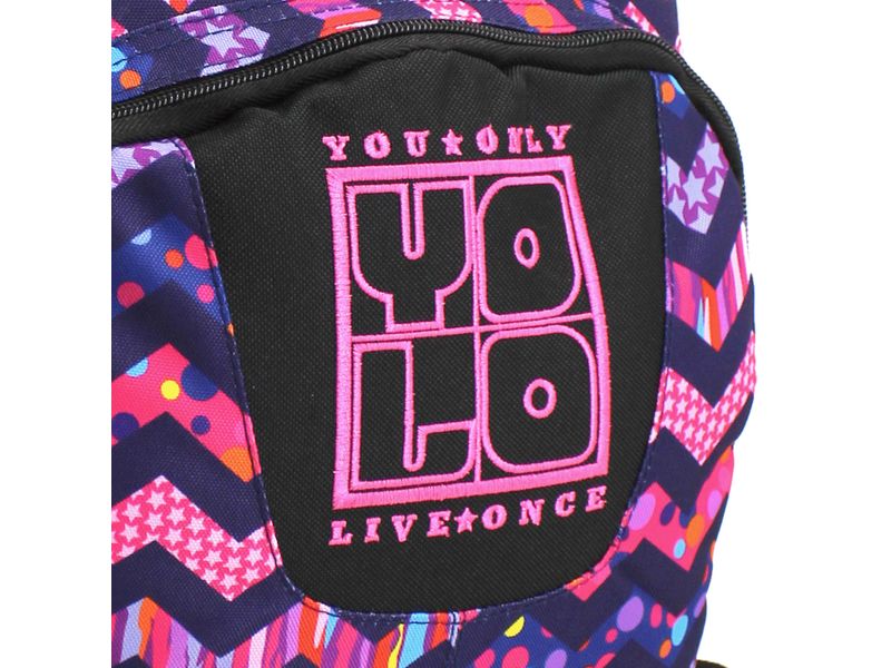 Mochila-Juvenil-Yolo-Compartimiento-Interno-para-Laptop-con-Malla-en-los-Laterales-para-llevar-Botella-Color-Negro-con-Morado-5-55684