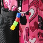 Mochila-Juvenil-Yolo-con-Malla-en-los-Laterales-para-llevar-Botella-y-Compartimiento-Interno-para-Laptop-Estampado-Color-Rosado-6-55685