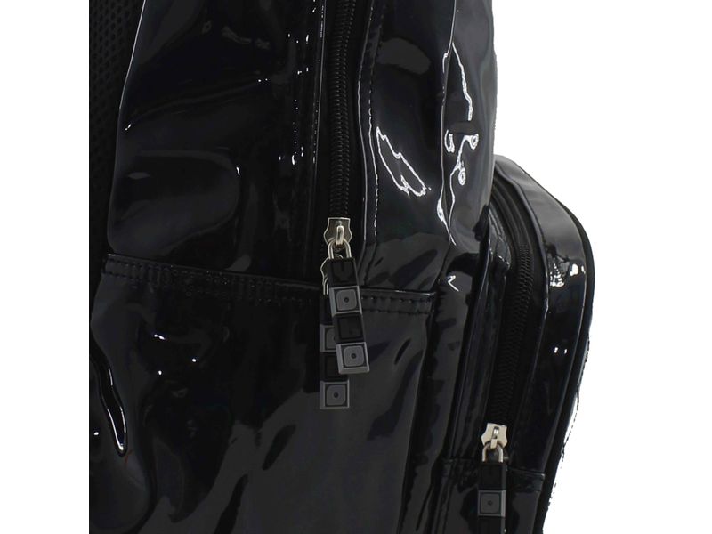 Mochila-Yolo-Juvenil-con-Compartimiento-Principal-y-un-Bolsillo-Peque-o-al-frente-Color-Negro-3-55691