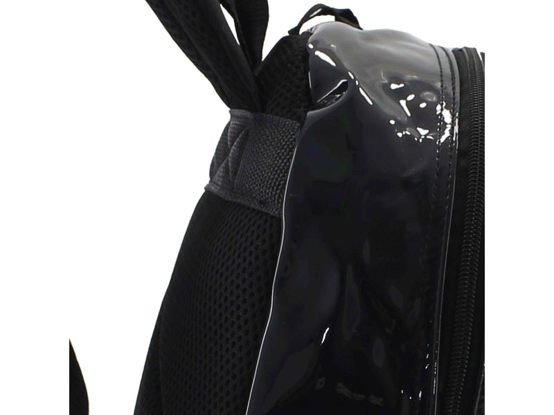 Mochila-Yolo-Juvenil-con-Compartimiento-Principal-y-un-Bolsillo-Peque-o-al-frente-Color-Negro-8-55691