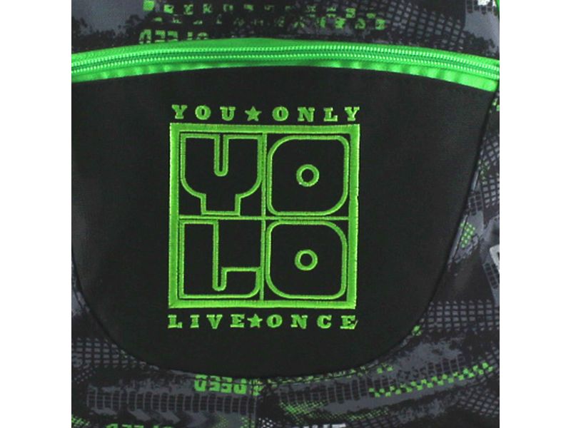 Mochila-Yolo-con-Ruedas-con-Compartimiento-Interno-para-Laptop-y-con-Malla-en-los-Laterales-para-llevar-Botella-Estampado-Color-Negro-con-Verde-2-55729