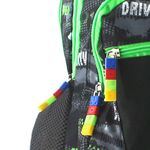 Mochila-Yolo-con-Ruedas-con-Compartimiento-Interno-para-Laptop-y-con-Malla-en-los-Laterales-para-llevar-Botella-Estampado-Color-Negro-con-Verde-4-55729