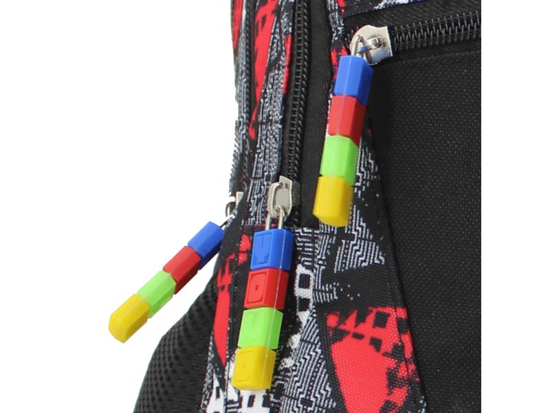 Mochila-Yolo-con-Ruedas-con-Compartimiento-Interno-para-Laptop-y-con-Malla-en-los-Laterales-para-llevar-Botella-Estampado-Color-Negro-con-Gris-2-55730