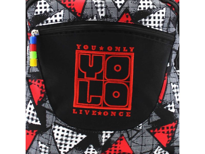 Mochila-Yolo-con-Ruedas-con-Compartimiento-Interno-para-Laptop-y-con-Malla-en-los-Laterales-para-llevar-Botella-Estampado-Color-Negro-con-Gris-3-55730