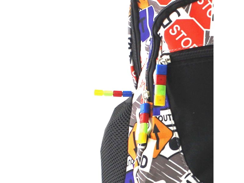 Mochila-Yolo-Con-Ruedas-Con-Compartimiento-Interno-Para-Laptop-Y-Malla-En-Laterales-Para-Botella-Estampado-2-57363