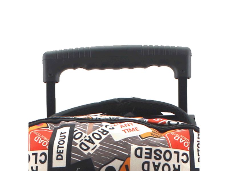 Mochila-Yolo-Con-Ruedas-Con-Compartimiento-Interno-Para-Laptop-Y-Malla-En-Laterales-Para-Botella-Estampado-4-57363