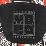 Mochila-Yolo-Con-Ruedas-Con-Compartimiento-Interno-Para-Laptop-Y-Malla-En-Laterales-Para-Botella-Estampado-5-57363