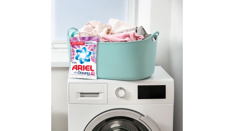 Detergente en Polvo Ariel Revitacolor 900g