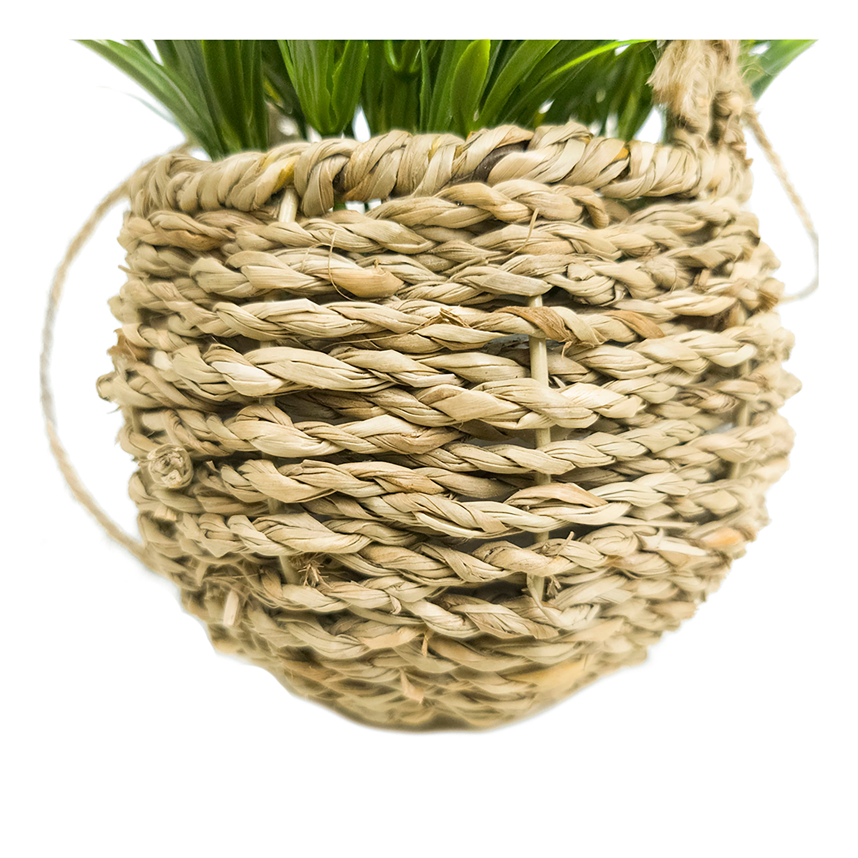 Planta artificial en cesta de mimbre colgante