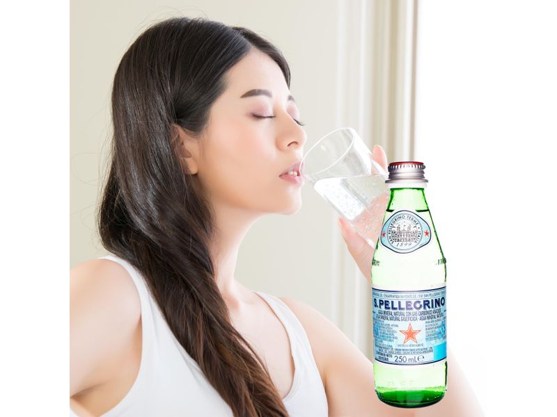 Agua-San-Pellegrino-Mineral-Gasificada-250ml-4-44320